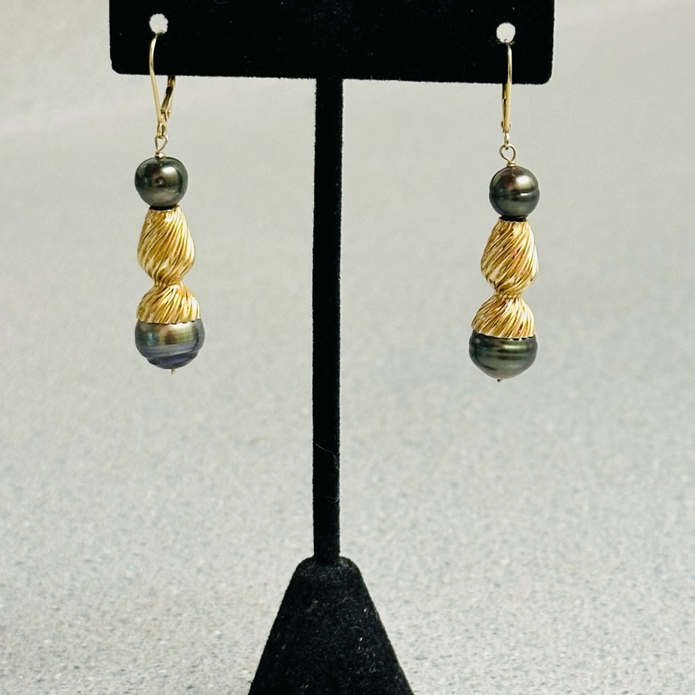 BEAUTIFUL Pair of Solid 14k Yellow Gold / Tahitian Pearls Ladies Dangle Earrings